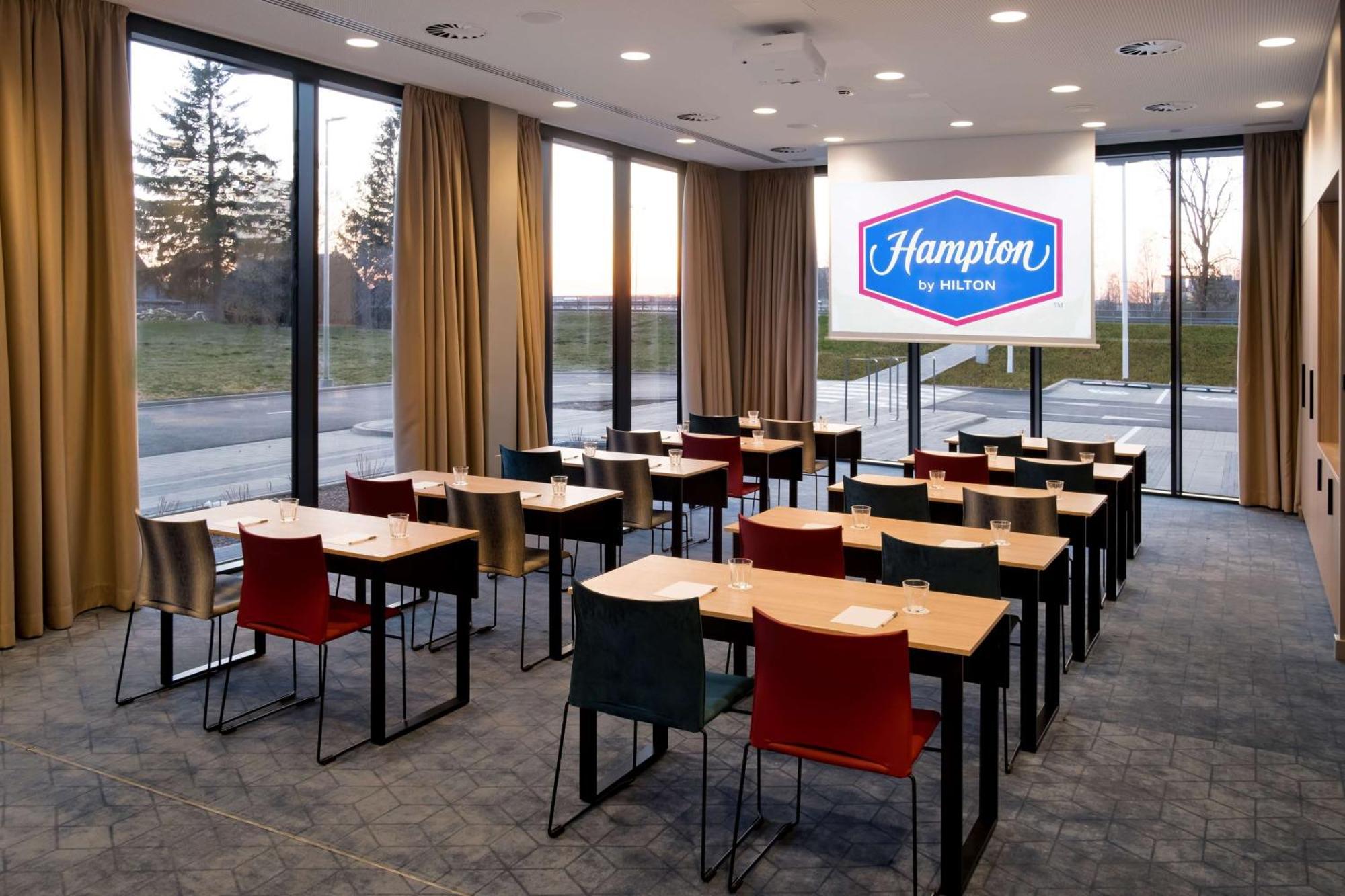 Hampton By Hilton Riga Airport Hotel Marupe Ngoại thất bức ảnh