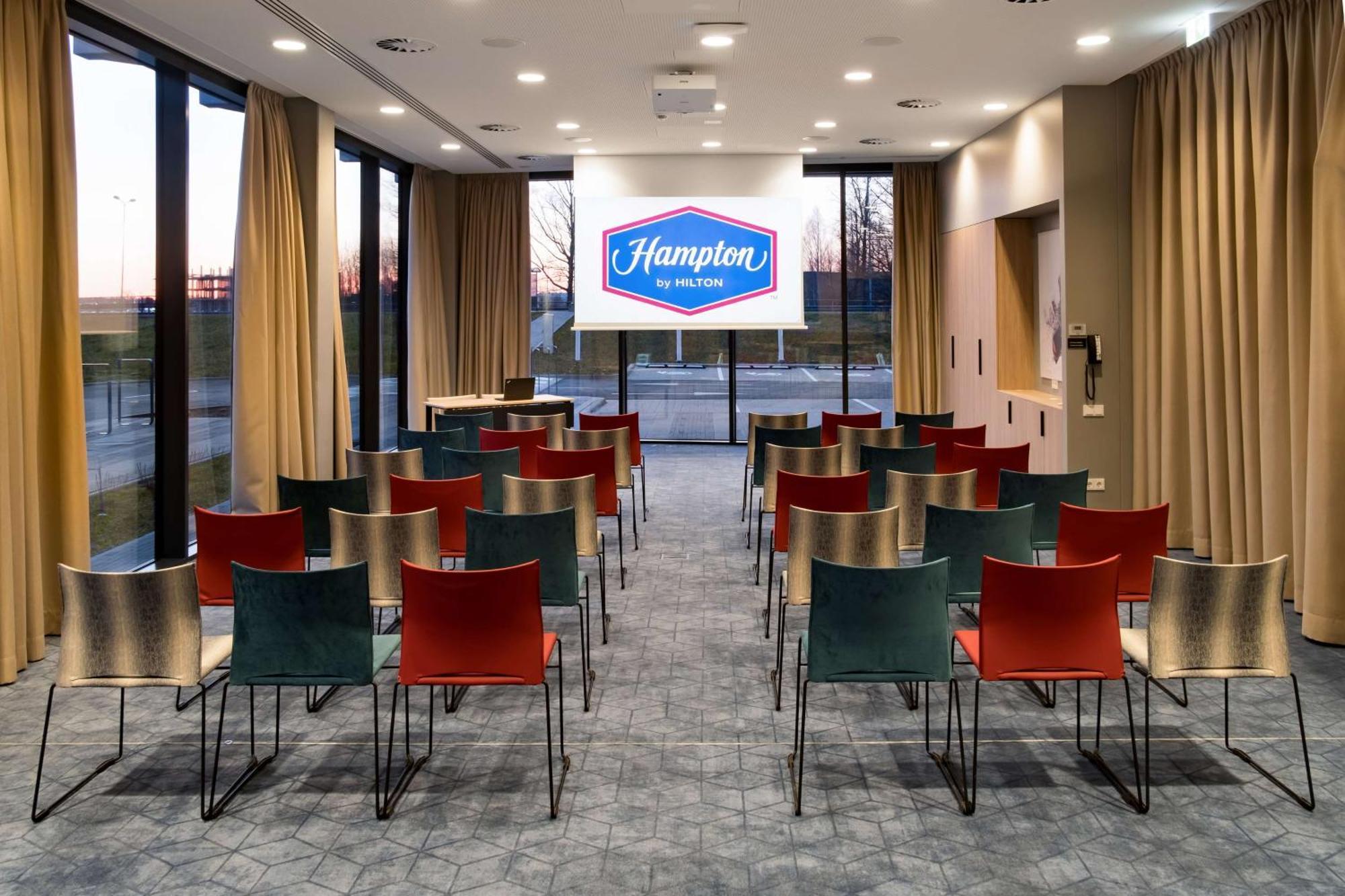 Hampton By Hilton Riga Airport Hotel Marupe Ngoại thất bức ảnh