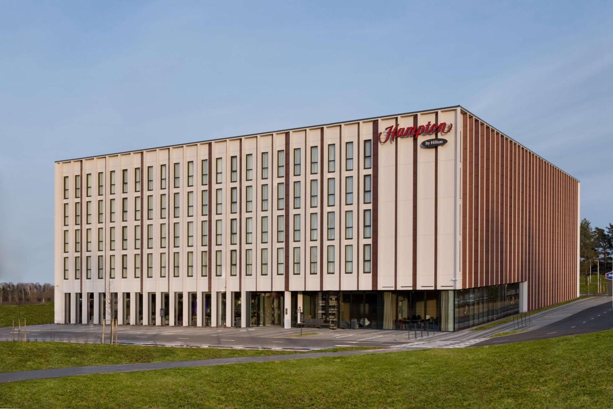 Hampton By Hilton Riga Airport Hotel Ngoại thất bức ảnh