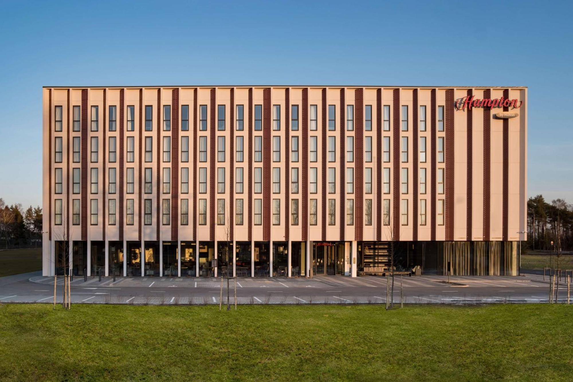 Hampton By Hilton Riga Airport Hotel Marupe Ngoại thất bức ảnh