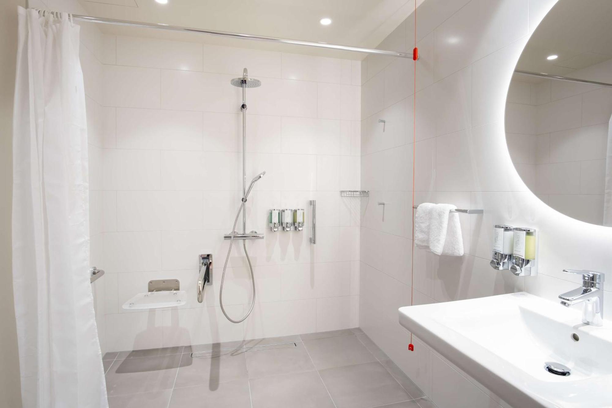 Hampton By Hilton Riga Airport Hotel Marupe Ngoại thất bức ảnh